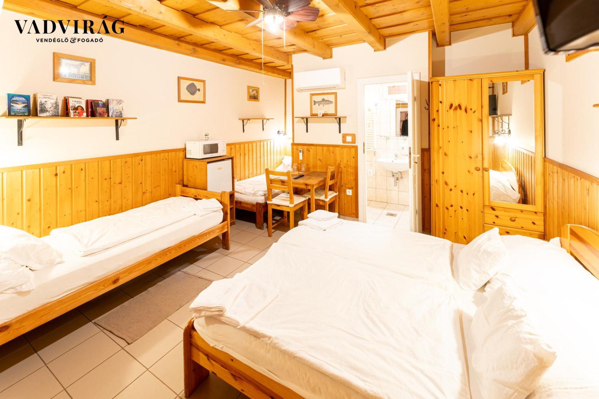 Vadvirag Vendeglo Es Fogado Bed & Breakfast Tatabanya Exterior photo